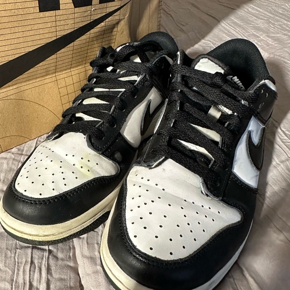 Nike - Picture 3 of 3